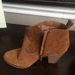 Steve Madden camel booties